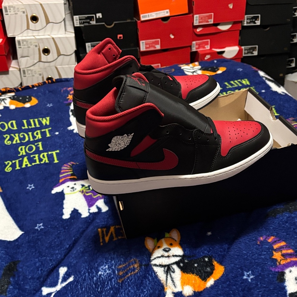 Jordan Athletic Shoes Black Red - Picture 3 of 8